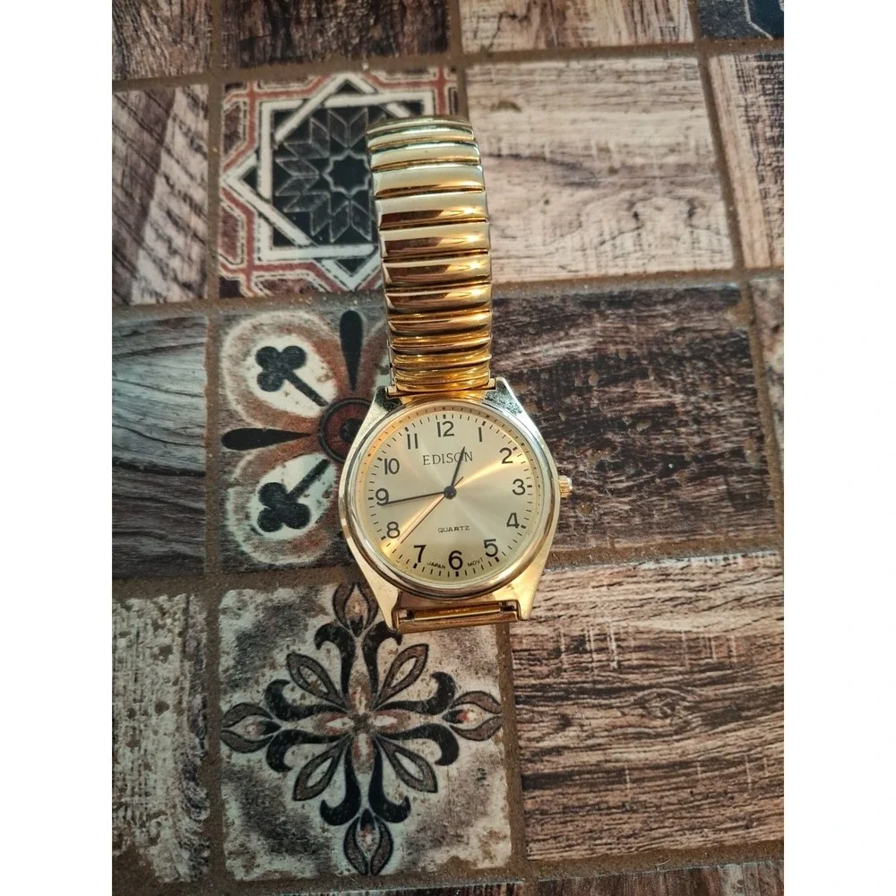 Lot Of 6 Mens Assorted Watches. Quartz Mvmnt,Silver & Gold Tone. *DESCRIPTION*